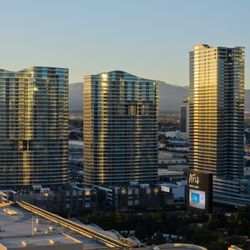 Panorama Towers - BEST HIGH RISE IN VEGAS, EASY ACCESS TO STRIP, LIMO SERVICE, GARAGE PARKING, NO TRAFFIC, POOL, HOT TUB, STEAM ROOM, MASSAGE ROOMS, AND MORE