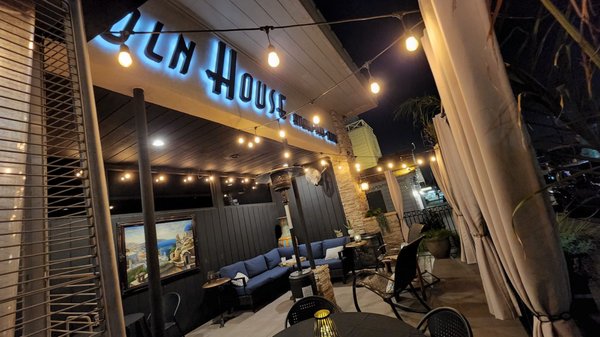 Lincoln House by null