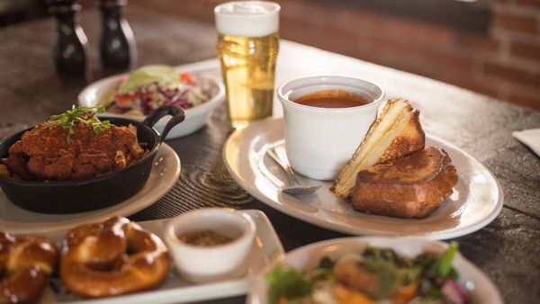 Brasserie Saint James by null