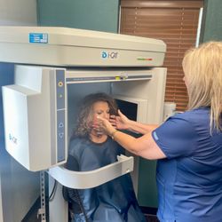 We use an i-Cat x-ray to accurately diagnose and assess our patients.