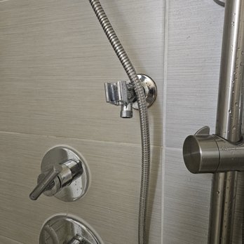 Holiday Inn Express Temecula - Missing shower hose from  diverter. - Hotels Near Me - Temecula, California