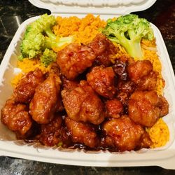 Mandarin Restaurant - S12. General Tso's Chicken --Very Good!