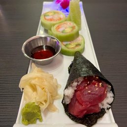Godzilla roll and tuna handroll! Godzilla roll and tuna handroll!