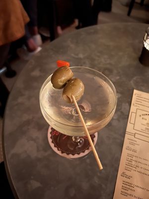 Daphnes Bar by null