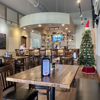 Luigi's Pizza - Interior - Pizza Near Me - Summerfield, North Carolina