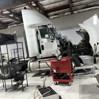 Mojo Trucking Services - Commercial Truck Repair Near Me Mojo Trucking Services - Commercial Truck Repair Near Me