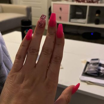 Oscar Nail Lounge - Nail Salons Near Me - Plano, Texas