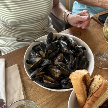 Chowder Heads - Mussels with toast points - Seafood Near Me - Jupiter, Florida