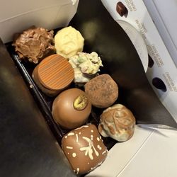 Canberra Centre - White choco, Pistachio, chocolate truffle, latte, forgot the other one, salted caramel, coffee, coconut