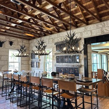 Hill & Vine - Interior 5/2025 - Cocktail Bars Near Me - Fredericksburg, Texas Hill & Vine - Interior 5/2025 - Cocktail Bars Near Me - Fredericksburg, Texas