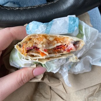 Taco Bell - Fiesta Veggie Burrito but where is the guacamole? Not cool. - Fast Food Near Me - Lake Stevens, Washington
