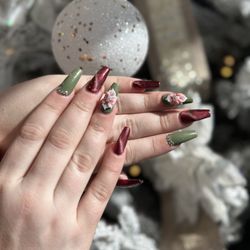 Nails by Dee