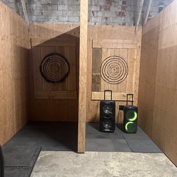 Smash Kingdom - Axe throwing - Axe Throwing Near Me - Oakland, California Smash Kingdom - Axe throwing - Axe Throwing Near Me - Oakland, California