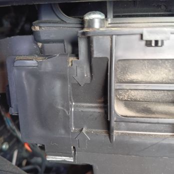 Jiffy Lube - Broken clips for air filter - Oil Change Stations Near Me - Houston, Texas