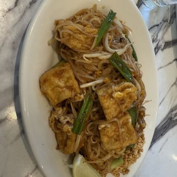 Niyom Thai Kitchen - tofu Pad Thai - Thai Near Me - Flushing, New York