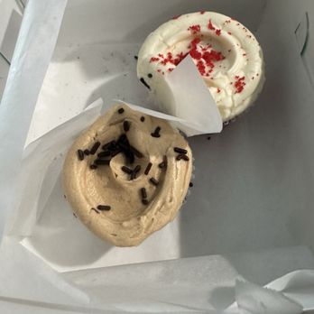 SusieCakes - Pasadena - Peanut butter cupcake and red velvet - Bakeries Near Me - Pasadena, California