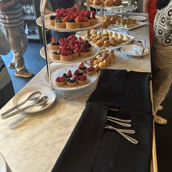Glowbal - Dessert station - Canadian (New) Near Me - Vancouver, British Columbia