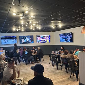 Round Table Pizza - Dinning area - Pizza Near Me - Prunedale, California