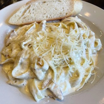 Pasta Bowl - Wicker Park - Fettuccine Chicken Alfredo - Italian Near Me - Chicago, Illinois Pasta Bowl - Wicker Park - Fettuccine Chicken Alfredo - Italian Near Me - Chicago, Illinois
