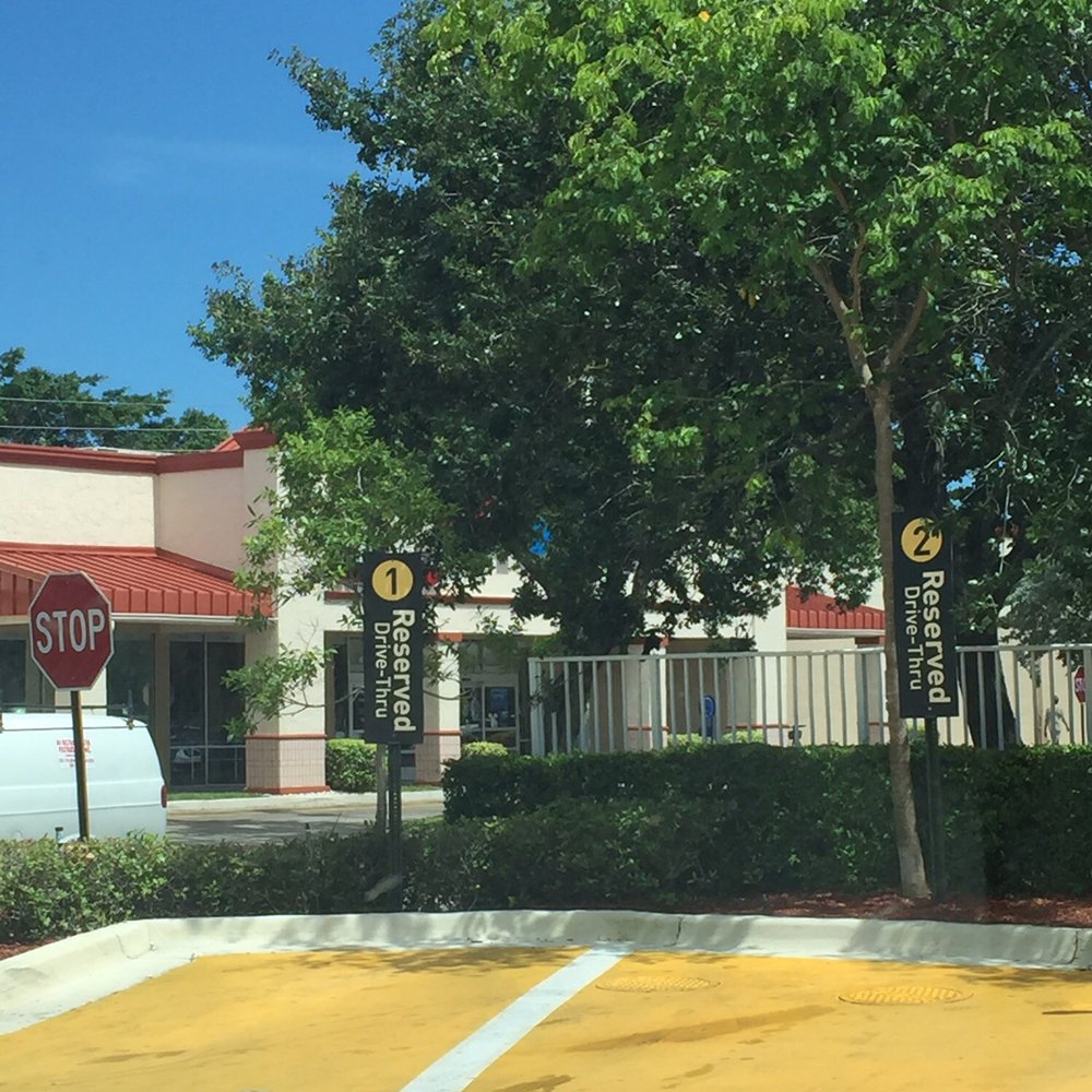 McDonald's - Empty drive thru spots while I sit 10 mins behind a car who's order they got wrong - Fast Food Near Me - Hollywood, Florida McDonald's - Empty drive thru spots while I sit 10 mins behind a car who's order they got wrong - Fast Food Near Me - Hollywood, Florida