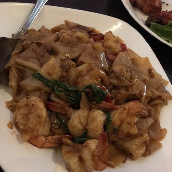 SriPraPhai Thai Restaurant - Drunken Noodles - Thai Near Me - Woodside, New York SriPraPhai Thai Restaurant - Drunken Noodles - Thai Near Me - Woodside, New York