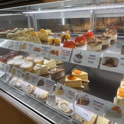 Maxim's Bakery