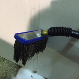 Limp wristed foamy brush, can't scrub with it very well Limp wristed foamy brush, can't scrub with it very well
