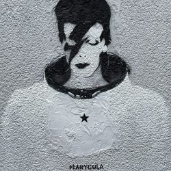 Ehemaliges Wohnhaus David Bowie - Plaque commemorating apartment Bowie lived in during his Berlin Years