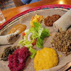 Mesob Habesha Fusion - Veggie combo platter