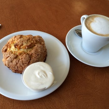 TIM's - Scone mit Vanillecreme & Cappuchino - Bakeries Near Me - Berlin, BE TIM's - Scone mit Vanillecreme & Cappuchino - Bakeries Near Me - Berlin, BE