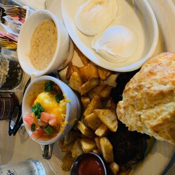 B Matthews Eatery - The Lamp Post Brunch - New American Near Me - Savannah, Georgia