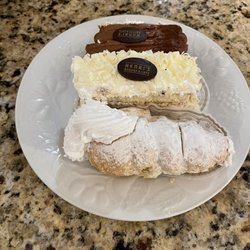 Henri's Bakery & Deli