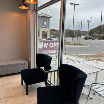 EDA - Empanadas De Acá - Small seating area - Empanadas Near Me - San Antonio, Texas EDA - Empanadas De Acá - Small seating area - Empanadas Near Me - San Antonio, Texas