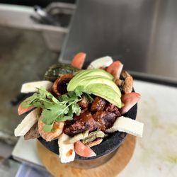 Manny's Rotisserie & Grill - Mannys Rotisserie &Grill Ofrece una gran Variedad de MOLCAJETES