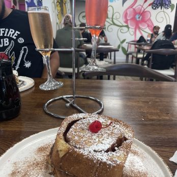 Madres Brunch - French Toast - Breakfast & Brunch Near Me - Whittier, California