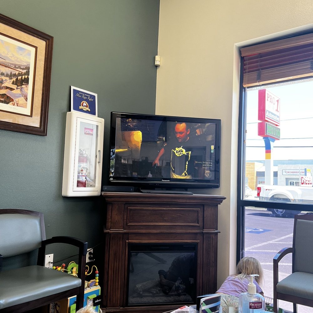 Toy basket, tv, seating