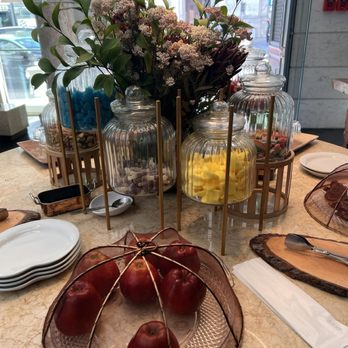 Corpo Santo Lisbon Historical Hotel - Daily snacks and candy in the lobby - Hotels Near Me - Lisbon, 11
