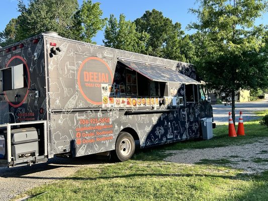 Deejai Food Truck by null