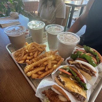 Shake Shack Santa Monica - We got burgers, chicken sandwich, fries and shakes - Burgers Near Me - Santa Monica, California Shake Shack Santa Monica - We got burgers, chicken sandwich, fries and shakes - Burgers Near Me - Santa Monica, California