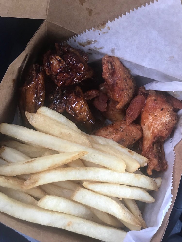 J R CRICKETS 25 Photos & 32 Reviews Chicken Wings 14501 Warwick