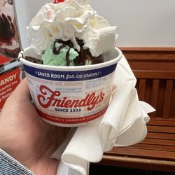 Friendly's - Mint Cookie Crunch Sundae