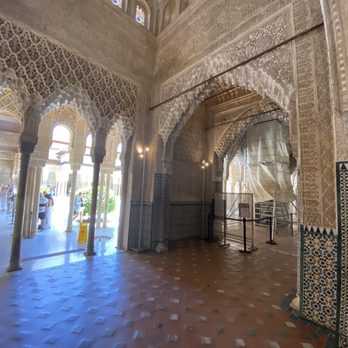 La Alhambra y El Generalife - Landmarks & Historical Buildings Near Me - Granada, GR La Alhambra y El Generalife - Landmarks & Historical Buildings Near Me - Granada, GR