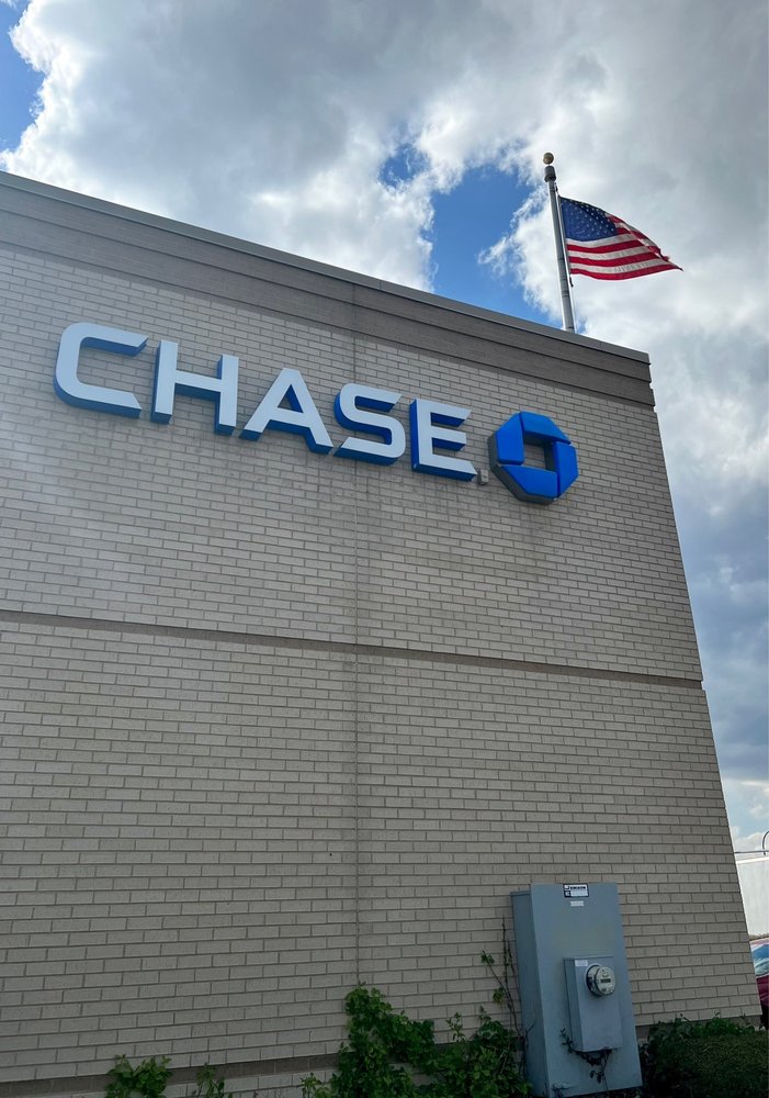 CHASE BANK Updated October 2024 4141 W 95th St, Oak Lawn, Illinois