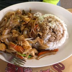 Seoul Garden Chinese Restaurant - Spicy noodle chicken