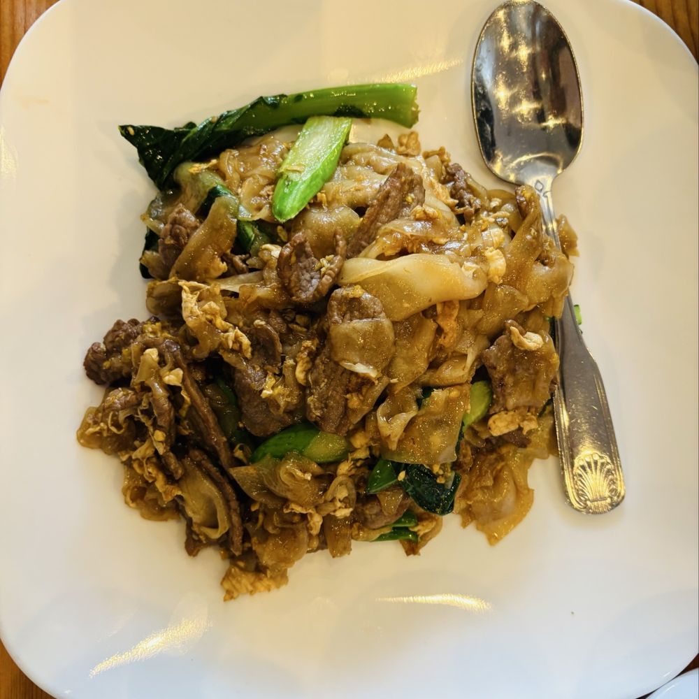 Chao Thai - Beef pad Tom Zabb Tender Beef - Thai Near Me - Elmhurst, New York Chao Thai - Beef pad Tom Zabb Tender Beef - Thai Near Me - Elmhurst, New York