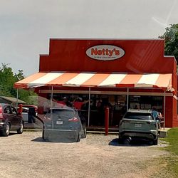 Netty's Chili Dogs - Marblehead location