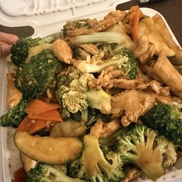 Pan fried noodles with chicken, extra broccoli Pan Fried Noodles Only 净捞面 Pan fried noodles with chicken, extra broccoli Pan Fried Noodles Only 净捞面