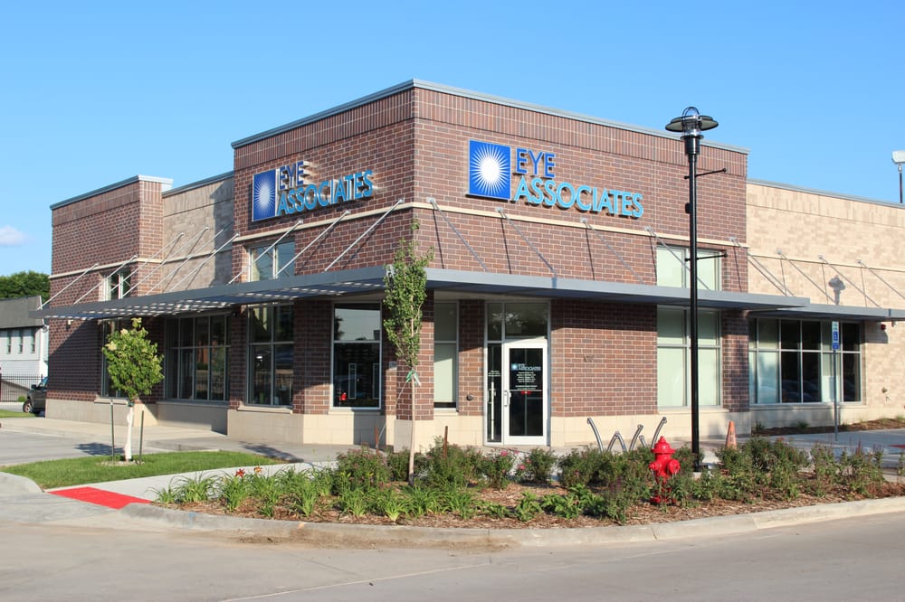 EYE ASSOCIATES Updated August 2024 1018 William St, Iowa City, Iowa
