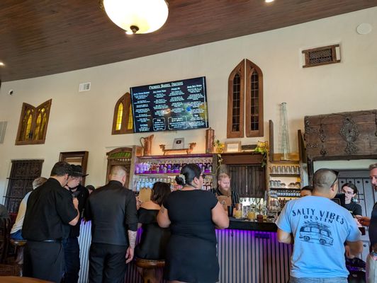 Crowded Barrel Whiskey Co by null