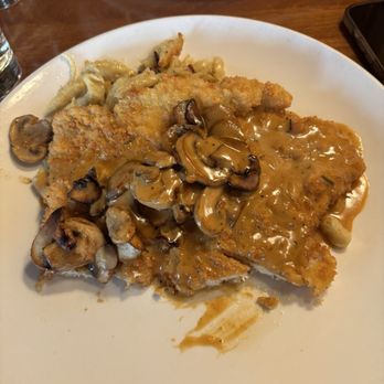 Gustav's - Jager Schnitzel - Pubs Near Me - Vancouver, Washington